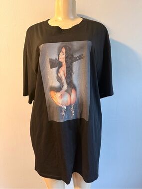 Black Graphic Short Sleeve Tee with Pinup Print